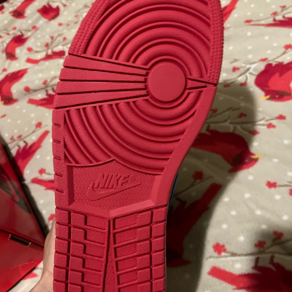 Deadstock Jordan Black,Blue and red 1’s - Picture 4 of 4